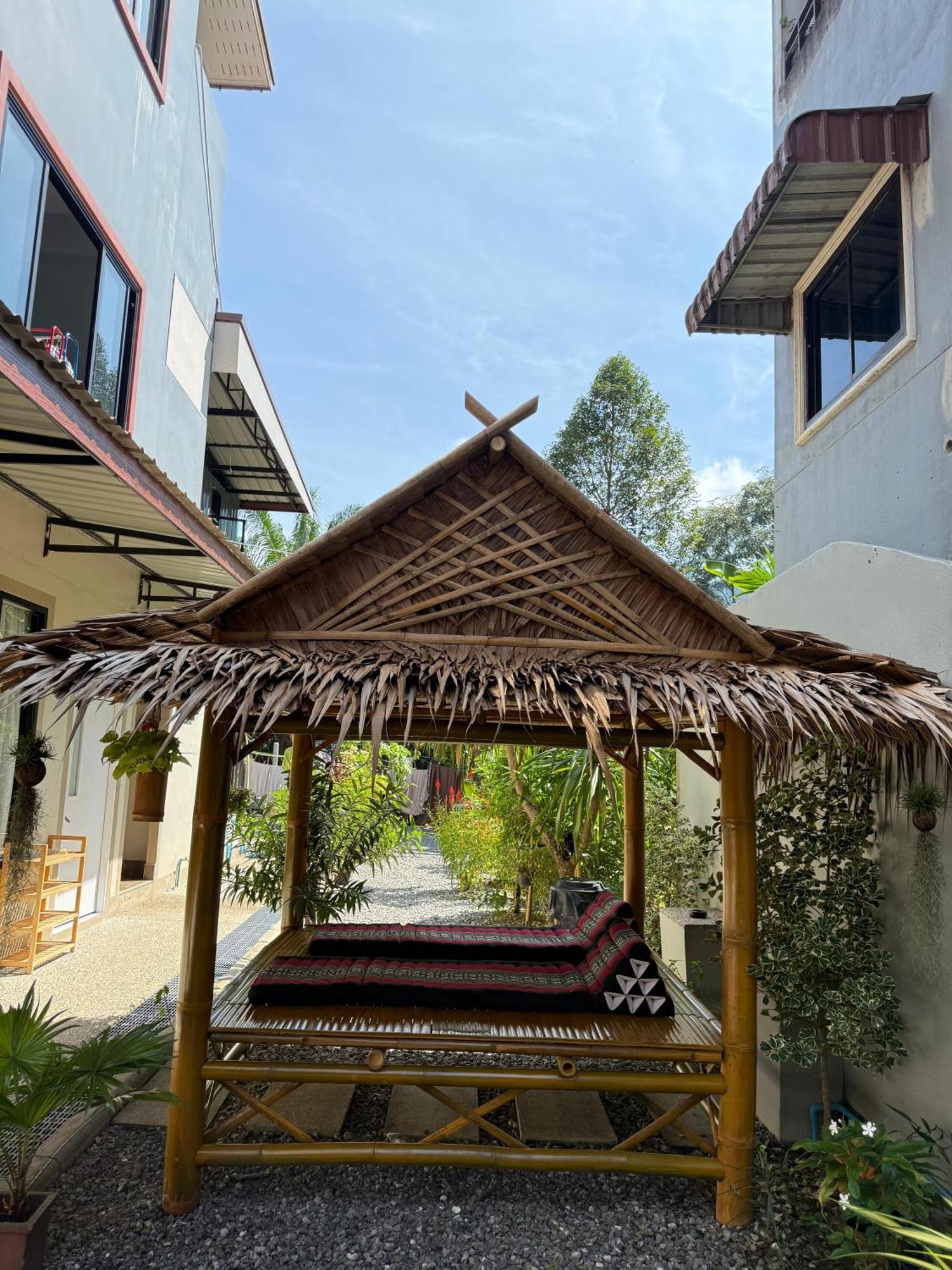 Flora Hostel Khaosok Khao Sok National Park Buitenkant foto